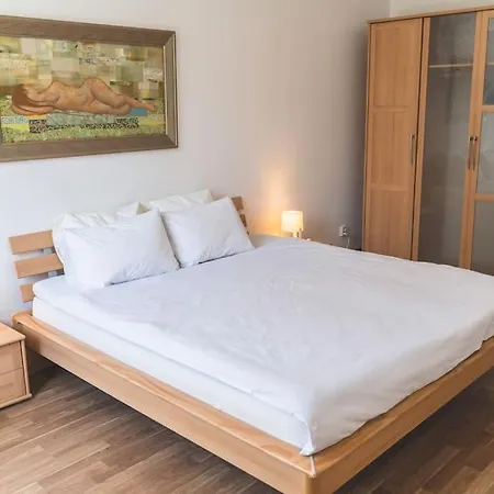 Апартаменты Old Town Next To Saint Peter's Church