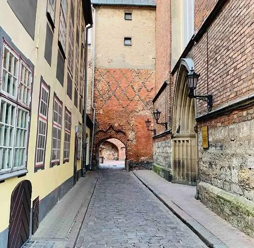 Апартаменты Old Town Next To Saint Peter's Church