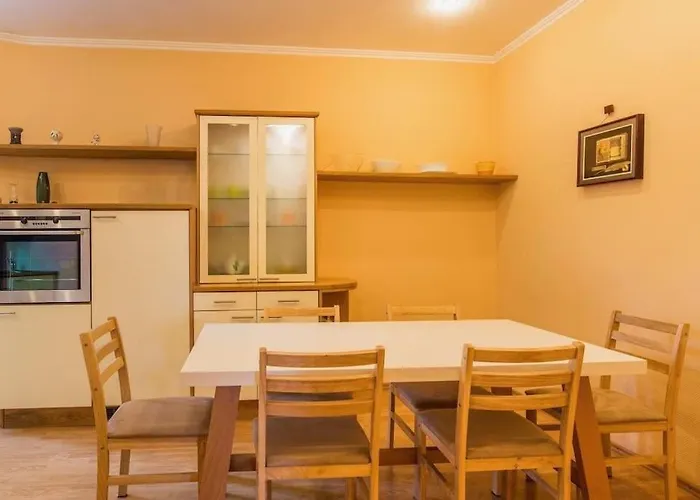 Old Town Next To Saint Peter's Church ריגה