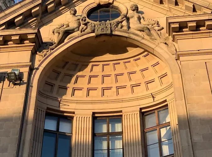 Апартаменти Old Town Next To Saint Peter's Church Рига